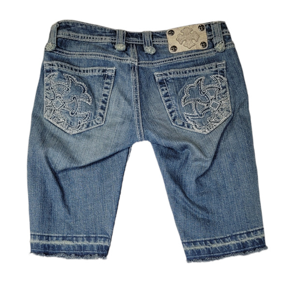 Miss Me Women's Embroidered Denim Jean Shorts Medium Wash Sonoma Blue Size 26 - Picture 3 of 6